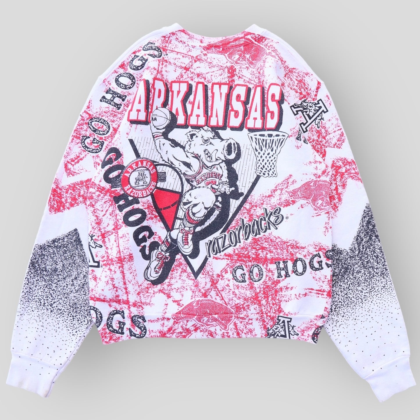 1990s Rare AOP Razorbacks Dunking Hog Crewneck - backtovida