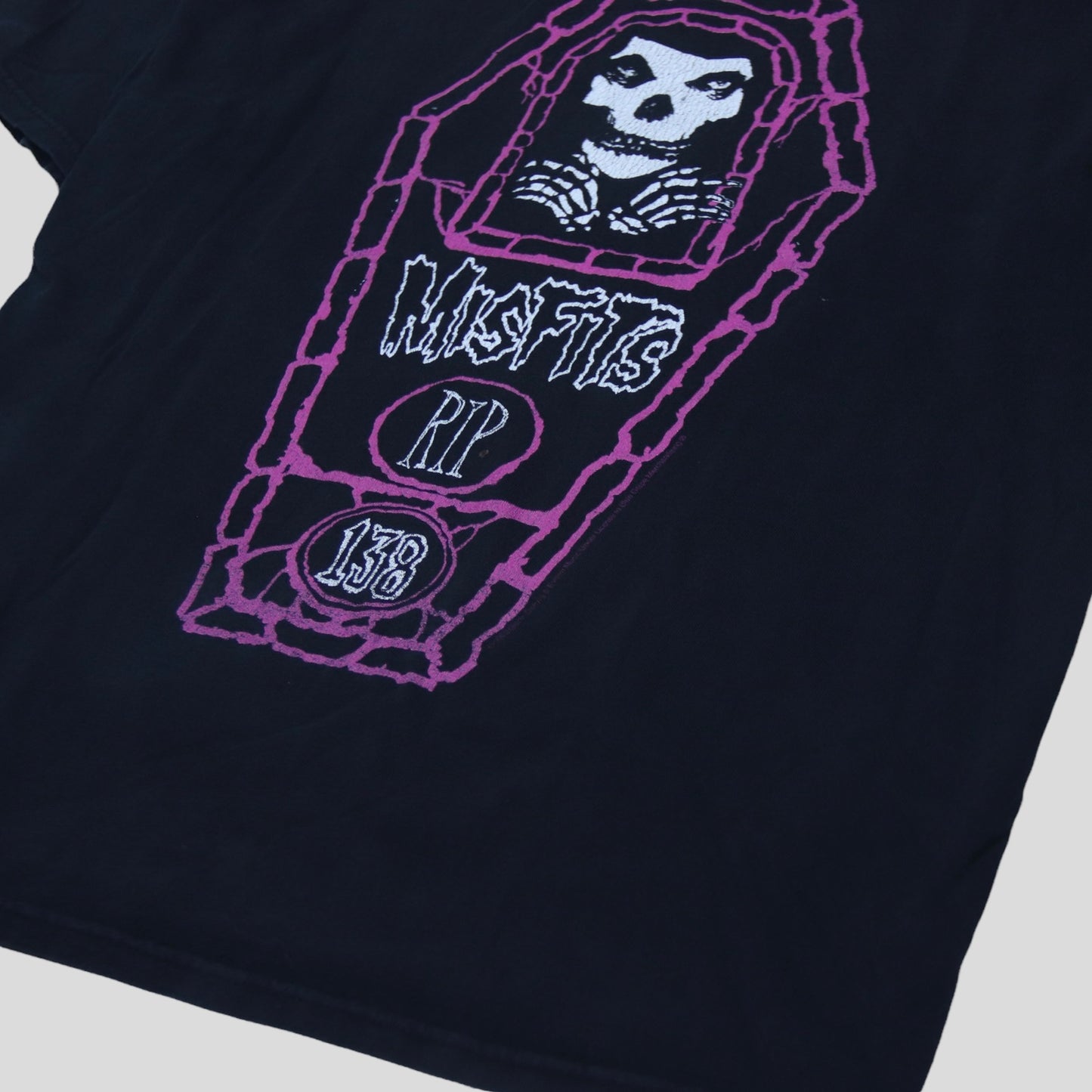 MisFits Vintage Y2K T-Shirt - backtovida